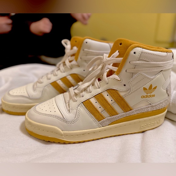 Retro adidas high tops, never worn - Picture 2 of 2